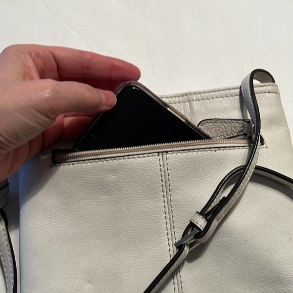 Franco Sarto white leather crossbody zip closure and pockets adjustable strap - Picture 16 of 16